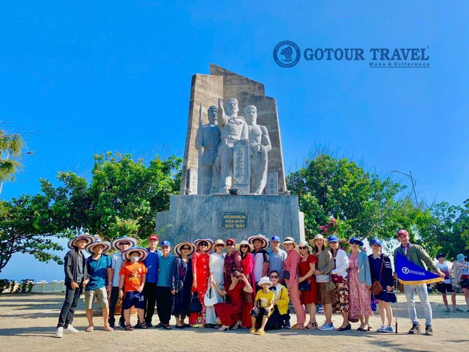 Đoàn VCB Hà Nội tham quan bảo tàng Hải đội Hoàng Sa - Tour đảo Lý Sơn