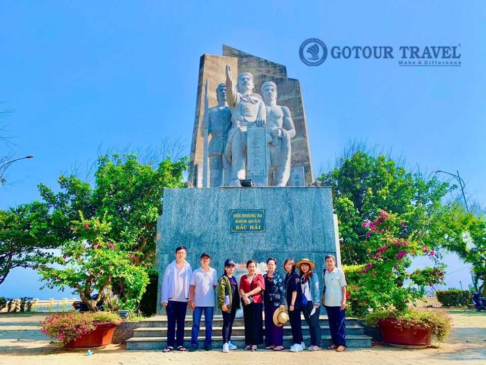 Gia đình chị Linh đến từ Hà Nội tham quan Tour Lý Sơn - Bảo tàng hải đội Hoàng Sa